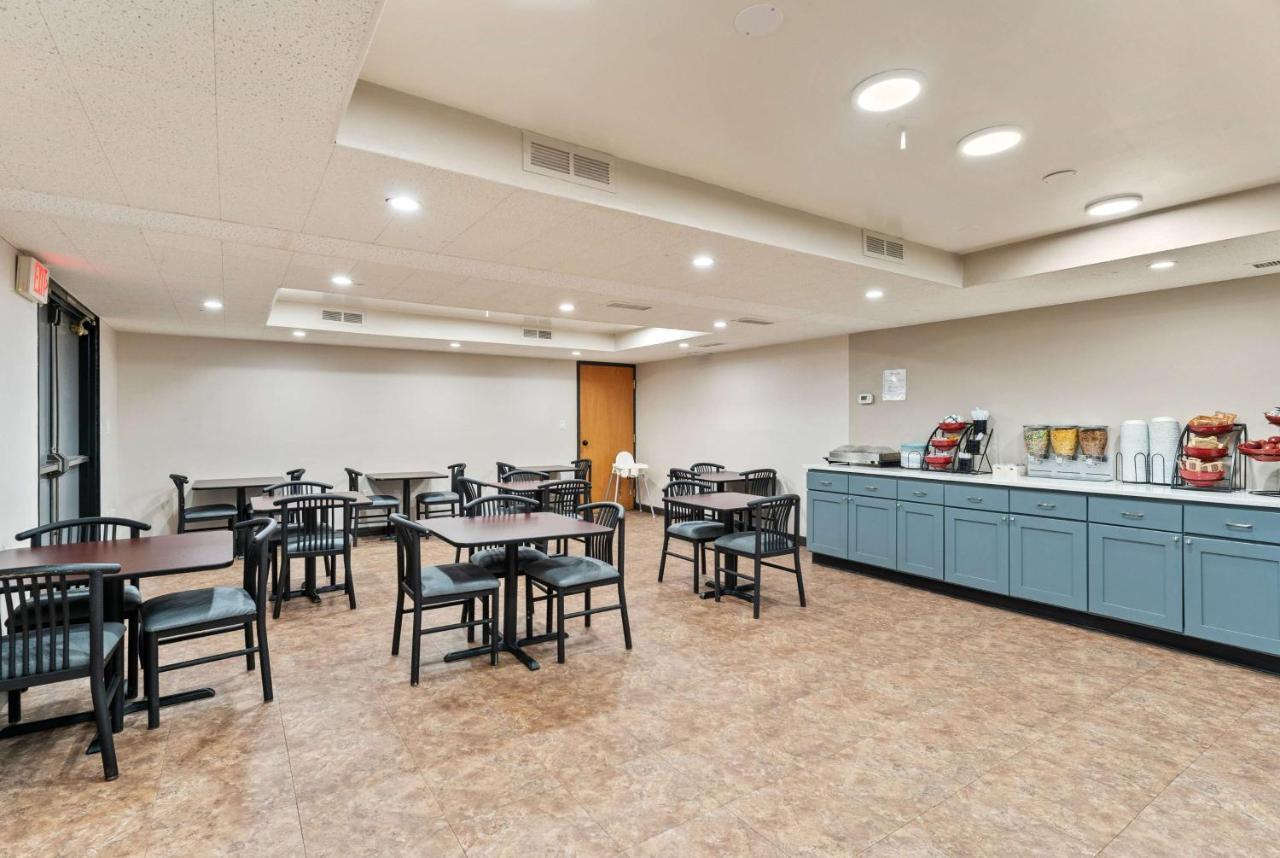 Ramada By Wyndham Cedar City Exterior photo