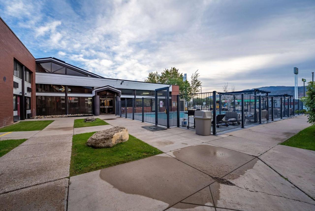 Ramada By Wyndham Cedar City Exterior photo