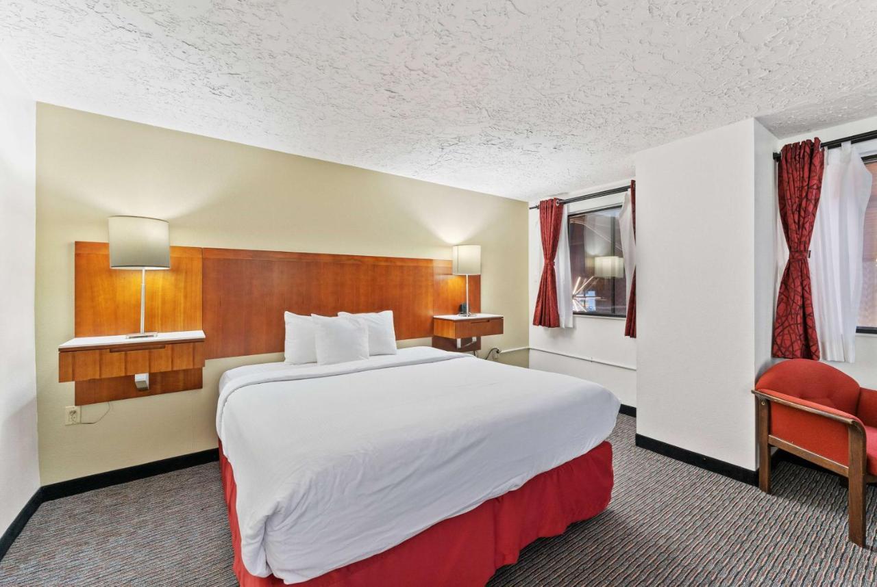 Ramada By Wyndham Cedar City Exterior photo