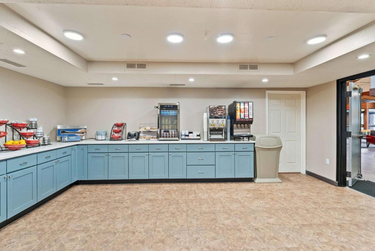 Ramada By Wyndham Cedar City Exterior photo