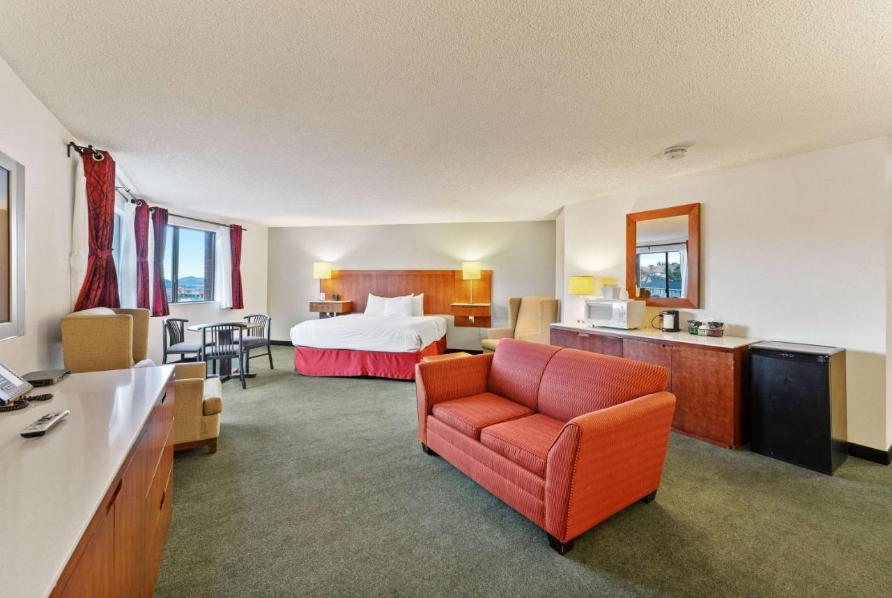Ramada By Wyndham Cedar City Exterior photo