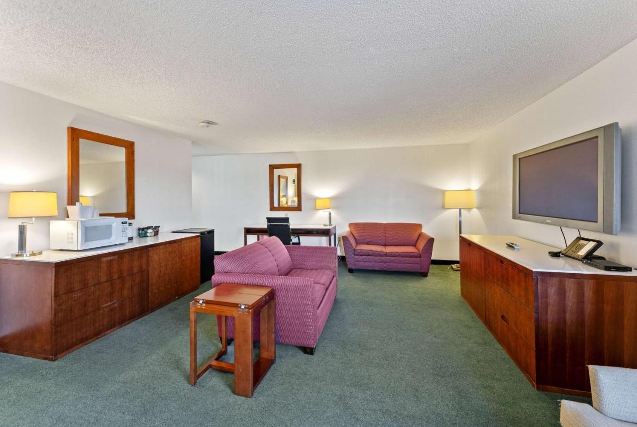 Ramada By Wyndham Cedar City Exterior photo